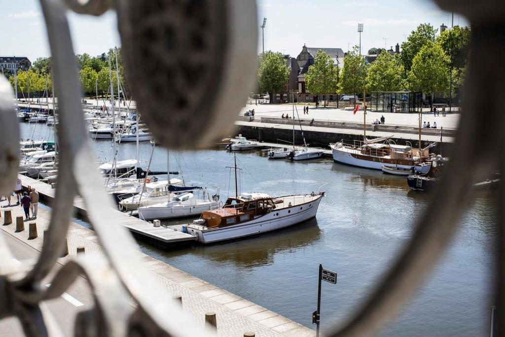 Appartement Vue Imprenable Sur Le Port, Charmant Et Clair! à Vannes Extérieur photo